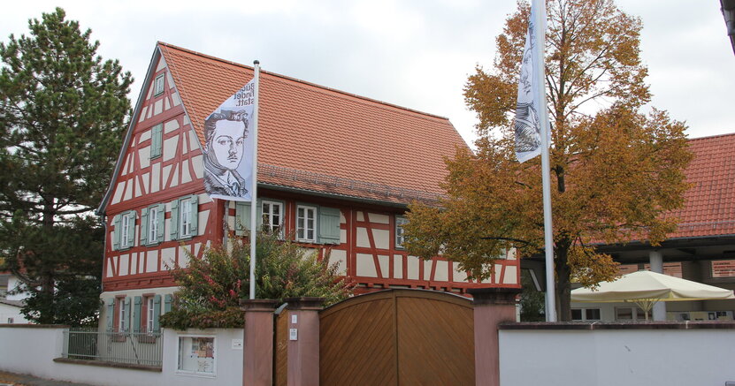 Das Büchnerhaus in Riedstadt-Goddelau. Zu sehen ist ein altes Fachwerkhaus, das Geburtshaus Georg Büchners.