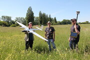 André Große-Stoltenberg, Matthias Harnisch and Niklas Schnepel (from left) with the large drone