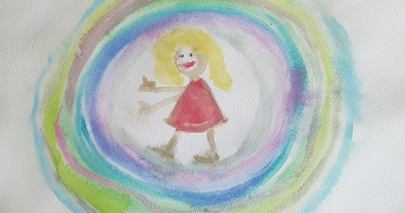 Das Bild „Ich Mittendrin“ aus der Bannerausstellung „Menschenrechte sind nicht verhandelbar Gezeigt wird ein Gemälde aus der Bannerausstellung. Es zeigt einen Menschen in der Mitte von bunten Kreisen.